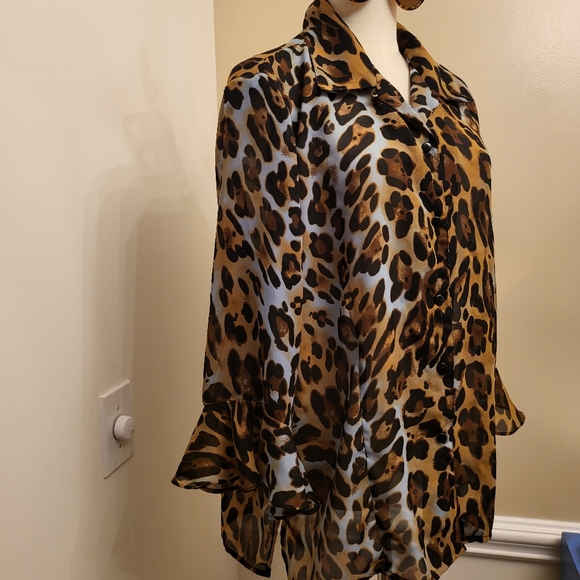 Cheetah Printed Blouse 😎! - Picture 6 of 8